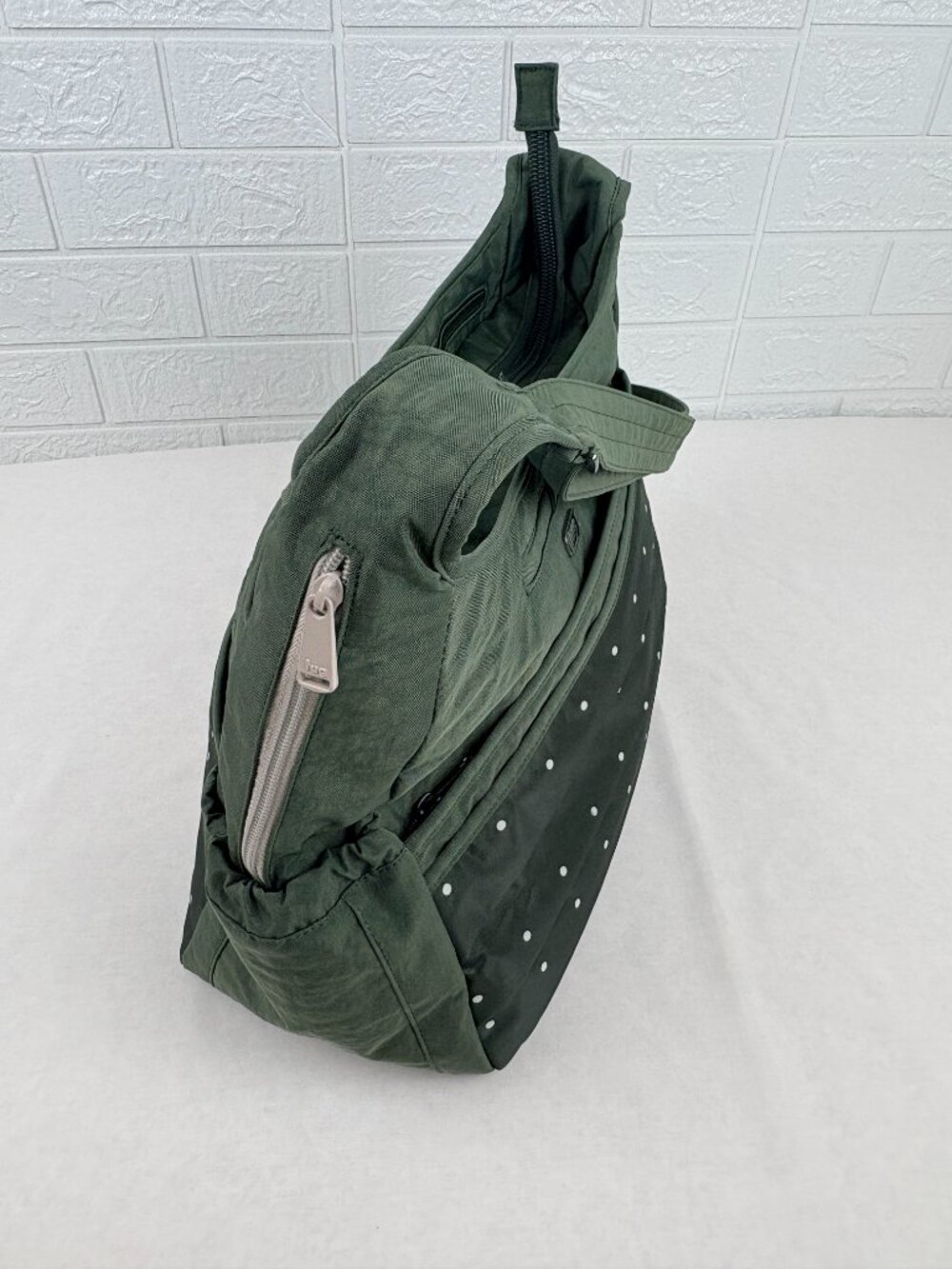 Lug Parachute Crossbody Bag Olive Green Polka Dot Pleated Messenger Travel RFID - Picture 6 of 10